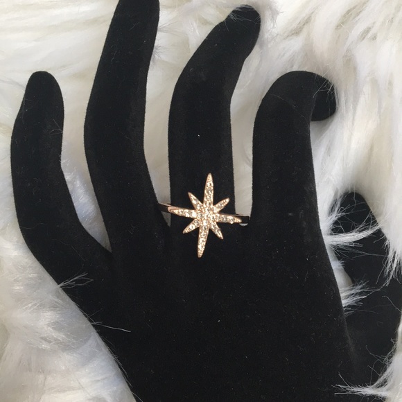Buy 2 get FREE SHIPPING ** Starburst Rhinestone Ring Size 8 Rose Goldtone - Picture 2 of 8